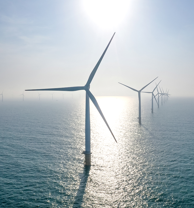 Image of a wind farm in the sea